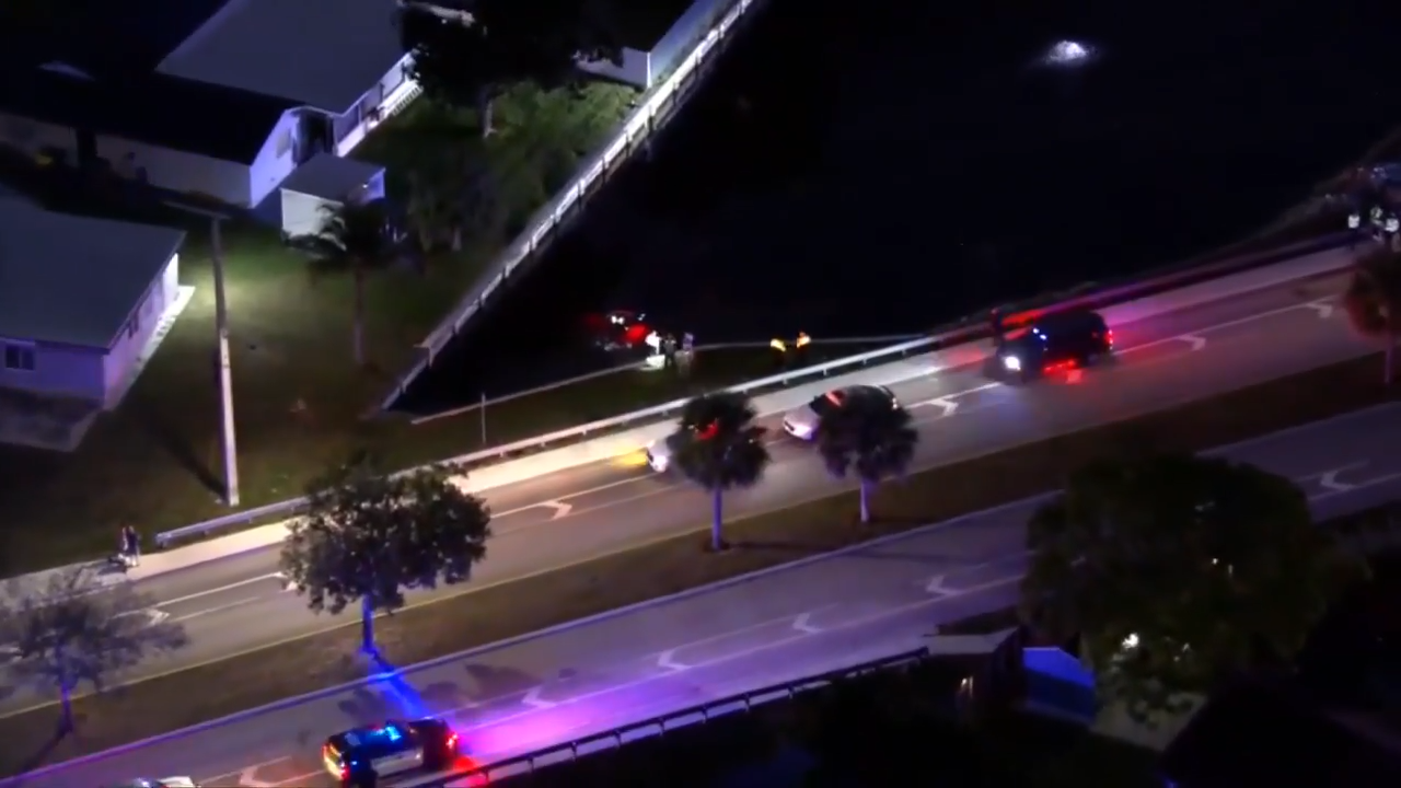 TAMARAC, FLA. (WSVN) - A SUV came to a splashing stop in a Tamarac neighborhood.7Skyforce hovered high above the scene near Northwest 81st Street and<a class="excerpt-read-more" href="https://wsvn.com/news/local/broward/suv-crashes-into-canal-in-tamarac-driver-expected-to-be-ok/">Read More</a>