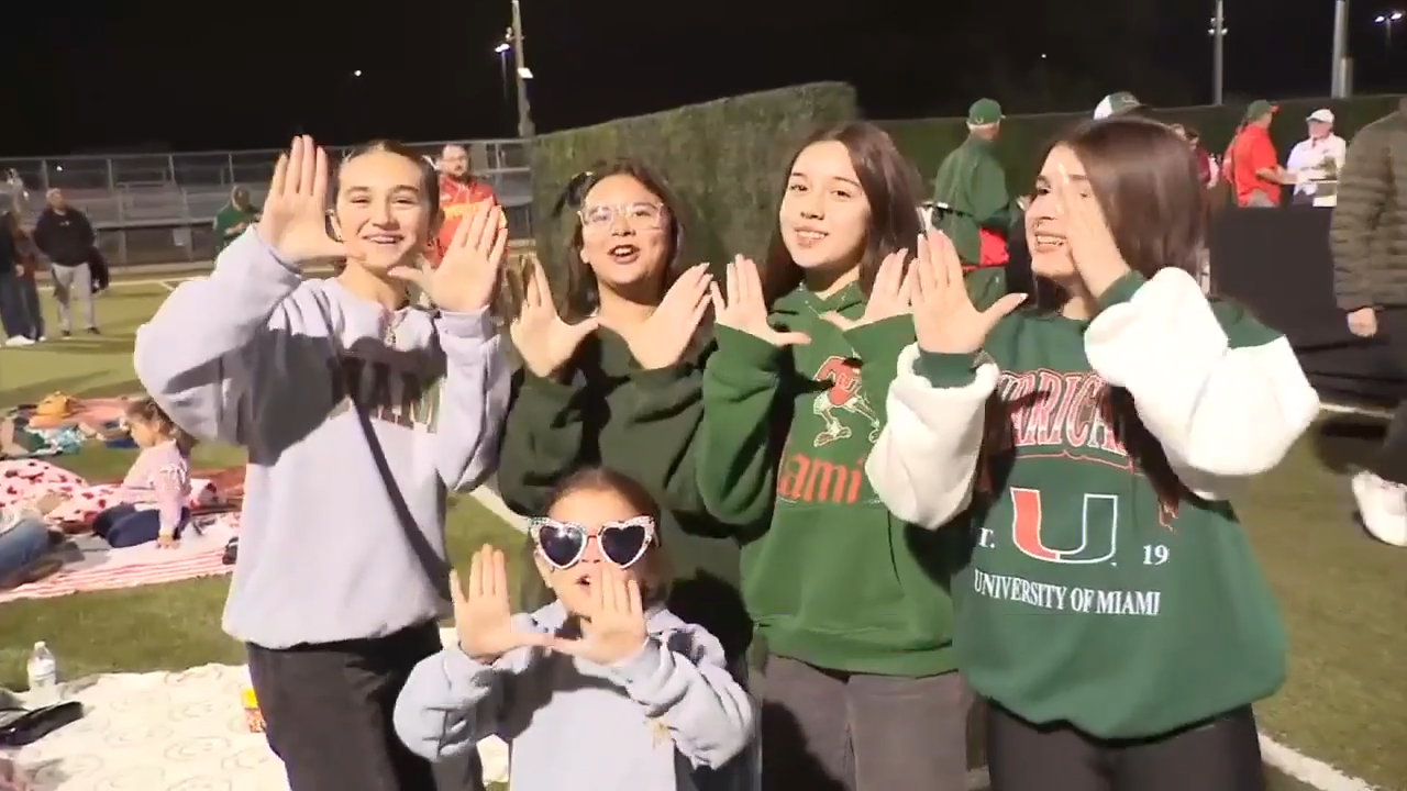 Students, fans pack Christopher Columbus High for Miami, Hoosiers championship showdown