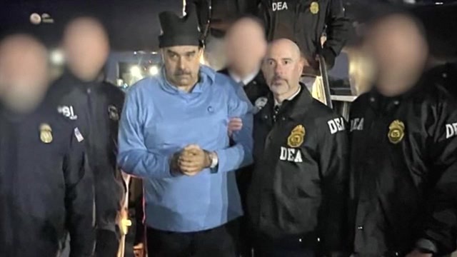 NEW YORK (AP) — Deposed Venezuelan President Nicolás Maduro is set to make his first appearance Monday in an American courtroom on the narco-terrorism charges the Trump<a class="excerpt-read-more" href="https://wsvn.com/news/us-world/maduro-is-set-to-make-his-first-appearance-in-a-us-courtroom-on-drug-trafficking-charges/">Read More</a>