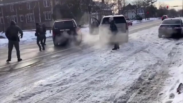 MINNEAPOLIS (AP) — An Immigration and Customs Enforcement officer shot and killed a Minneapolis driver on Wednesday during the Trump administration’s latest immigration crackdown on<a class="excerpt-read-more" href="https://wsvn.com/news/us-world/ice-officer-kills-a-minneapolis-driver-in-a-deadly-start-to-trumps-latest-immigration-operation/">Read More</a>