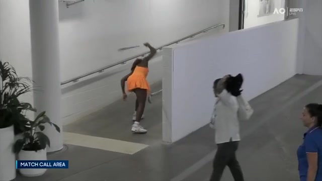 Coco Gauff smashes racket in frustration after 59-minute collapse in Australian Open quarterfinal – WSVN 7News | Miami News, Weather, Sports | Fort Lauderdale