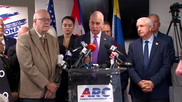 Diaz-Balart, Gimenez call for stop to flights, oil shipments to Cuba amid demands for change