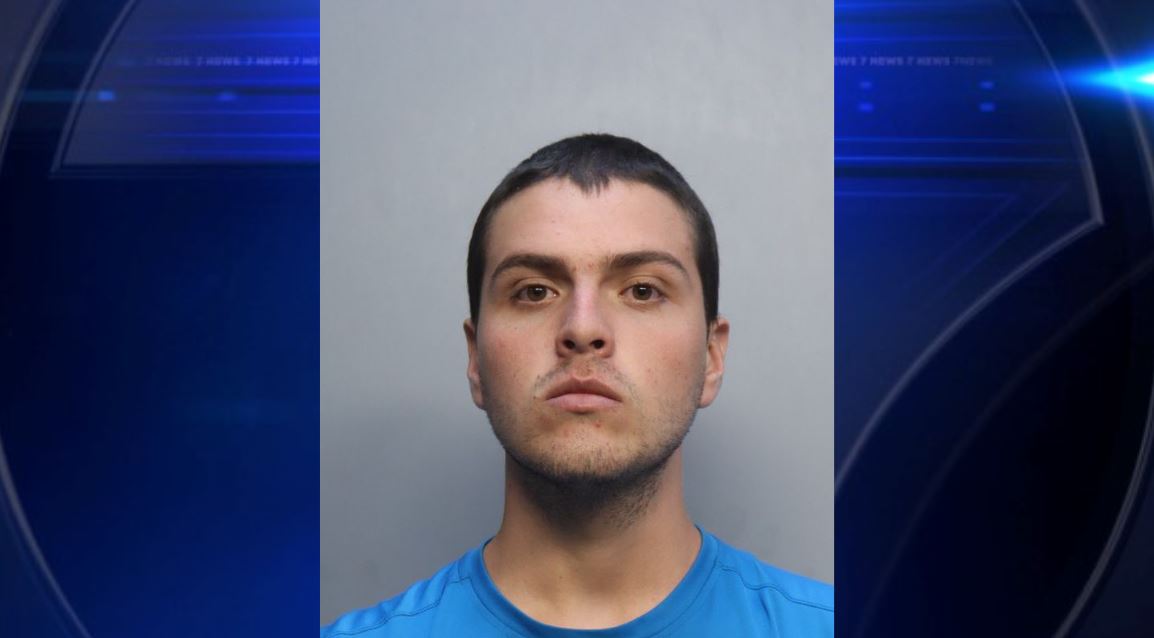 Miami Beach man charged with attempted murder, child pornography after random stabbing – WSVN 7News | Miami News, Weather, Sports