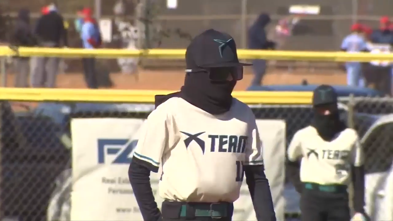 For youth baseball players in South Florida, the game goes on despite steep drop in temps – WSVN 7News | Miami News, Weather, Sports | Fort Lauderdale