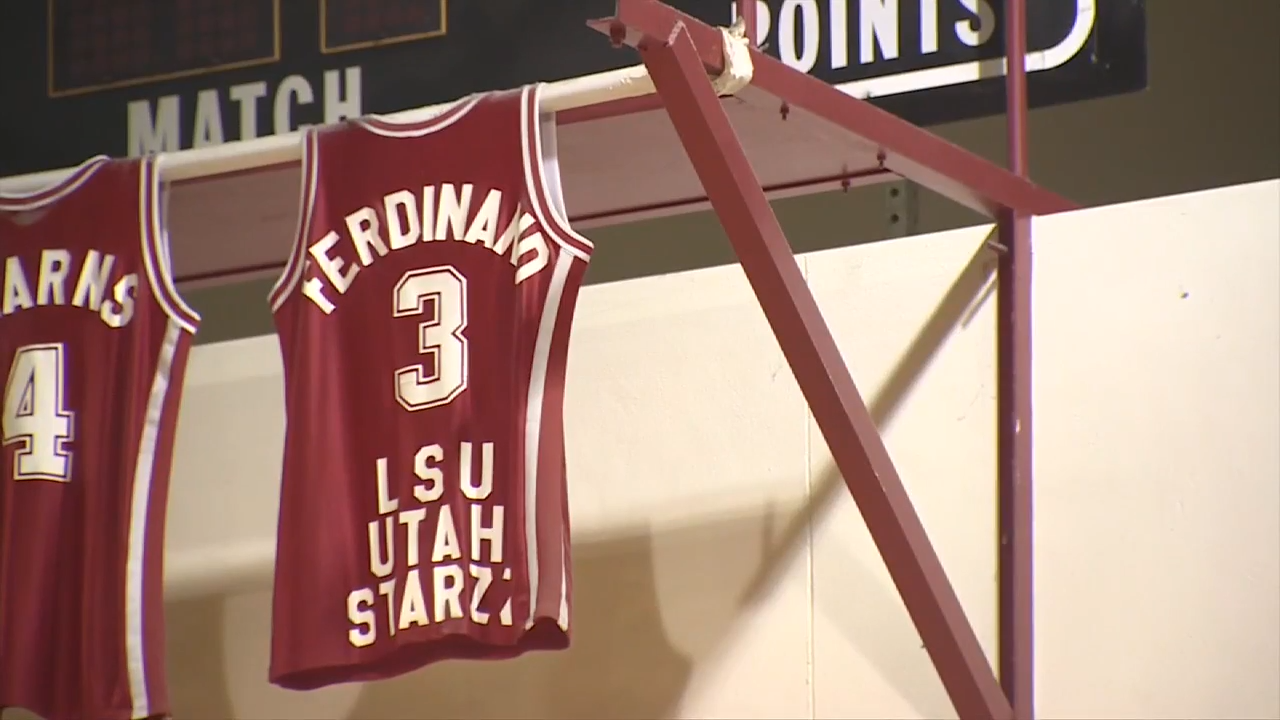 Miami Edison Senior High retires jersey to honor former WNBA All-Star alumni, community leader