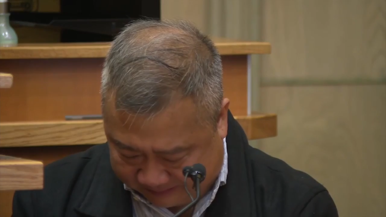 MIAMI (WSVN) - The father of a 10-year-old child who was fatally shot at their nail salon in 2013 broke down in tears on the<a class="excerpt-read-more" href="https://wsvn.com/news/local/miami-dade/father-of-10-year-old-killed-in-2013-shooting-recounts-tragedy-as-penalty-phase-begins-against-defendant/">Read More</a>