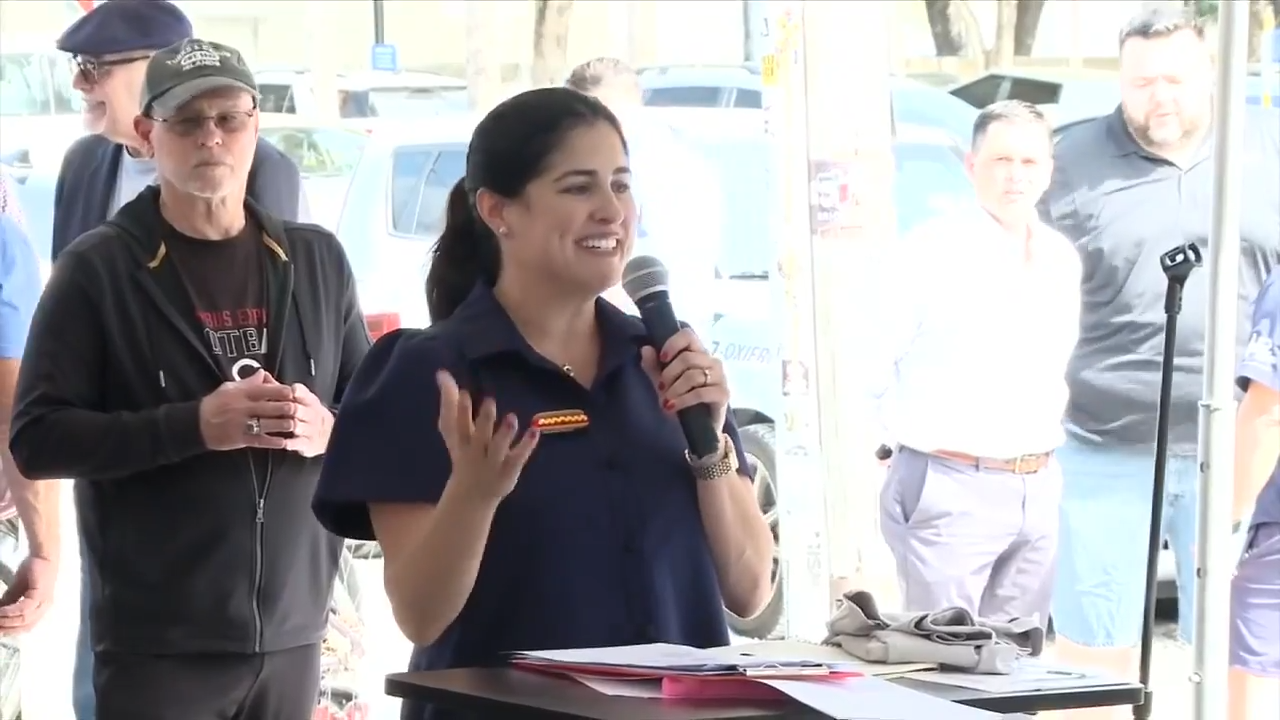 Landmark hot dog restaurant in SW Miami-Dade adds major South Florida icons to hall of fame