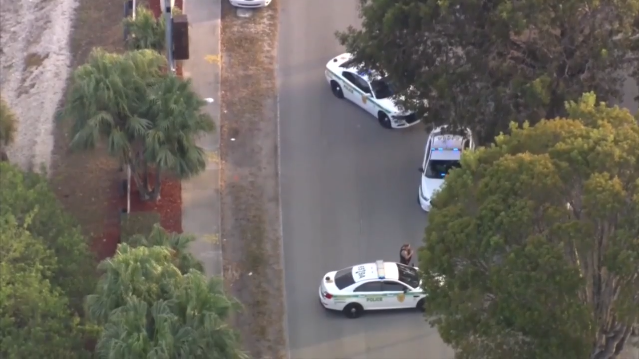 SOUTHWEST MIAMI-DADE, FLA. (WSVN) - A teenager is in stable condition at the hospital after being shot multiple times in Southwest Miami-Dade.Miami-Dade Sheriff’s Office and<a class="excerpt-read-more" href="https://wsvn.com/news/local/miami-dade/15-year-old-stable-after-being-shot-multiple-times-in-sw-miami-dade/">Read More</a>