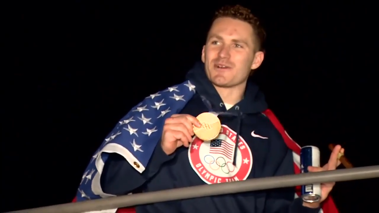 Matthew Tkachuk and Auston Matthews celebrate US hockey gold with ceremonial puck drop – WSVN 7News | Miami News, Weather, Sports | Fort Lauderdale