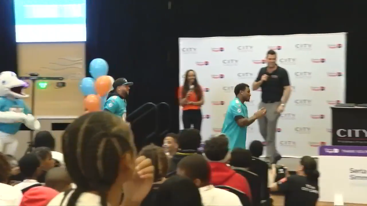 Miami Dolphins and City Furniture host 8th annual Delivering Hope event at Hard Rock Stadium – WSVN 7News | Miami News, Weather, Sports | Fort Lauderdale