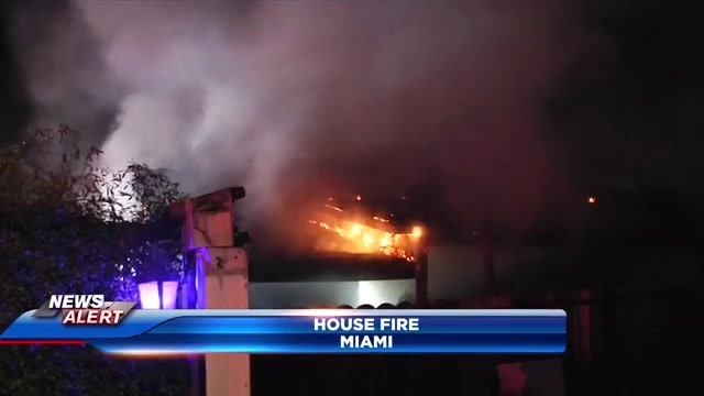 MIAMI (WSVN) - Crews got the upper hand on a fire that ignited overnight in the garage of a home in Miami.City of Miami Fire<a class="excerpt-read-more" href="https://wsvn.com/news/local/miami-dade/crews-put-out-fire-that-sparked-in-garage-of-miami-home-5-escape-safely/">Read More</a>