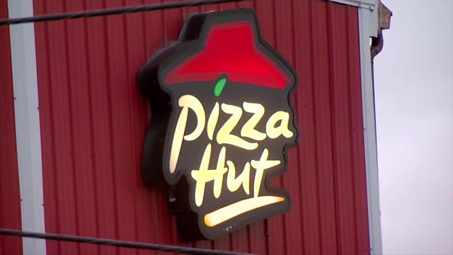 Pizza Hut is closing hundreds of locations