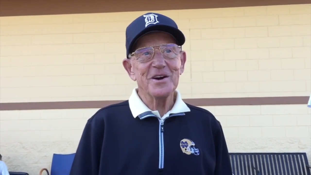 Lou Holtz, college football staple who coached Notre Dame to 1988 national title, dies at 89 – WSVN 7News | Miami News, Weather, Sports | Fort Lauderdale