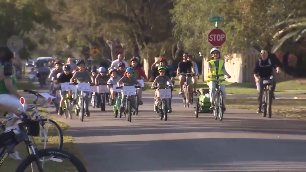 South Florida students trade car lines for neighborhood bike bus to get to school