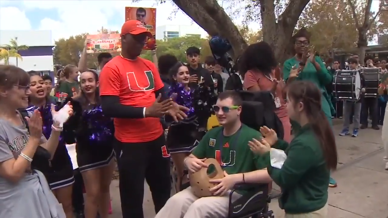 21-year-old cancer survivor, Canes fan gets VIP treatment inside UM’s basketball program – WSVN 7News | Miami News, Weather, Sports | Fort Lauderdale