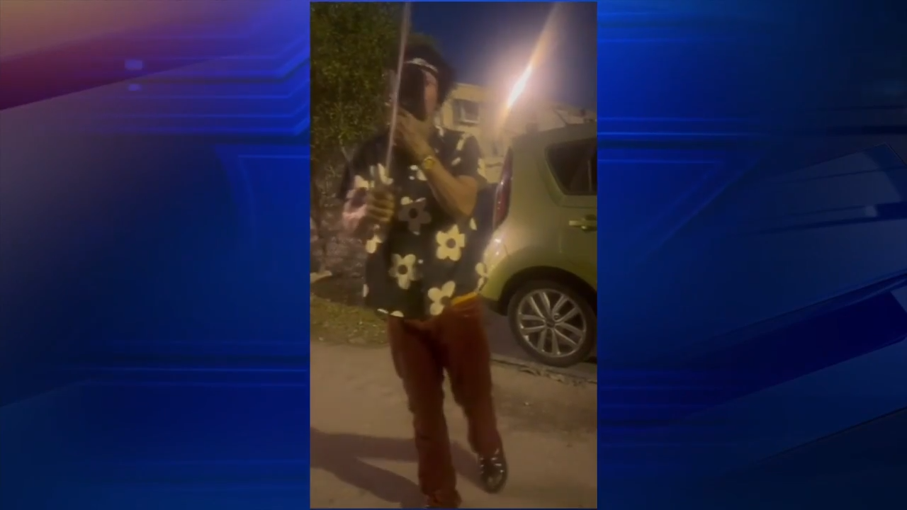 Video shows machete-wielding man threatening to kill stray dog, 2 women in NW Miami-Dade home