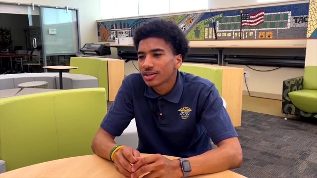 Philadelphia high school student breaks truck window to save woman appearing to have a seizure