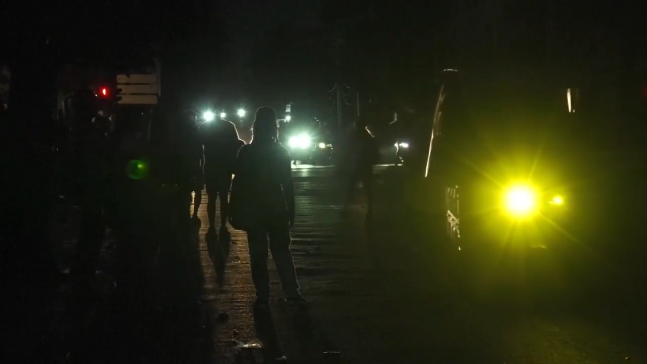 Cuba begins to restore power after nationwide grid collapse