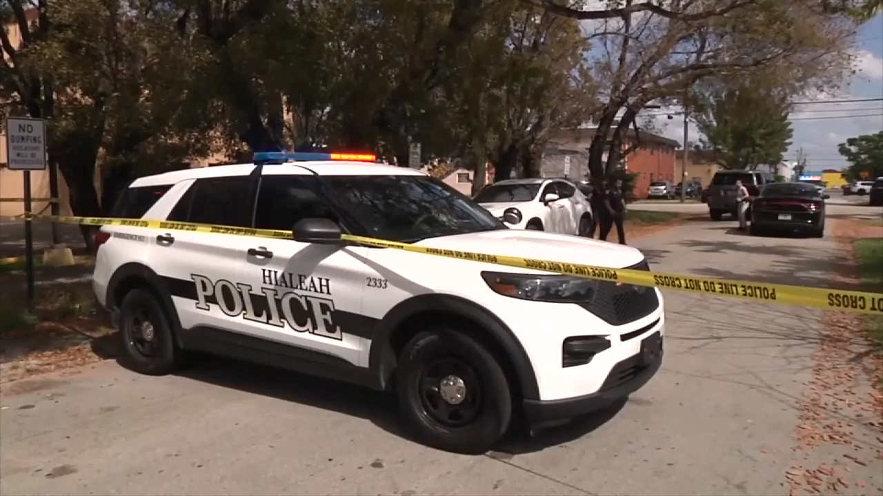 Witnesses speak out on shooting that left 1 dead in Hialeah; police investigating