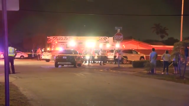 1 dead, 4 hospitalized after 3-vehicle crash in SW Miami-Dade