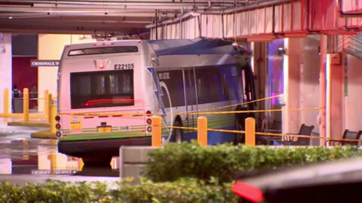 3 hospitalized, including 1 critical, after bus crashes into wall at Aventura Mall