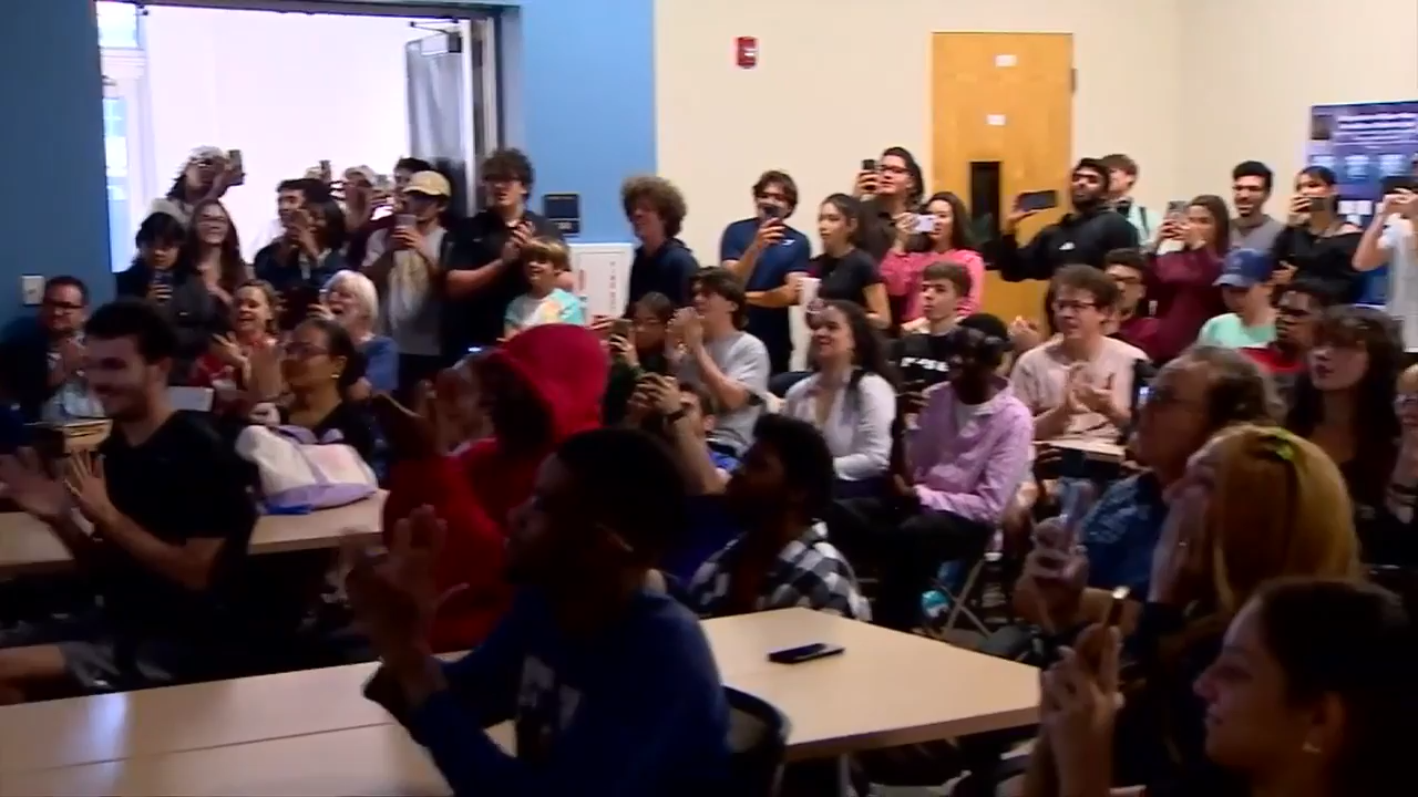 FIU students, alumni hold watch party for Artemis II launch