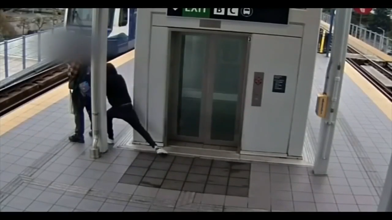 Video shows man being nearly pushed in front of train in Seattle; suspect charged