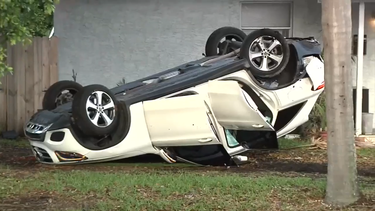 Police pursuit ends with rollover crash on front yard of Fort Lauderdale home, suspected burglar in custody