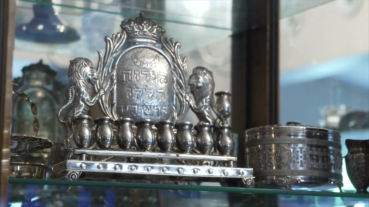 Woman sells silver but has trouble getting paid