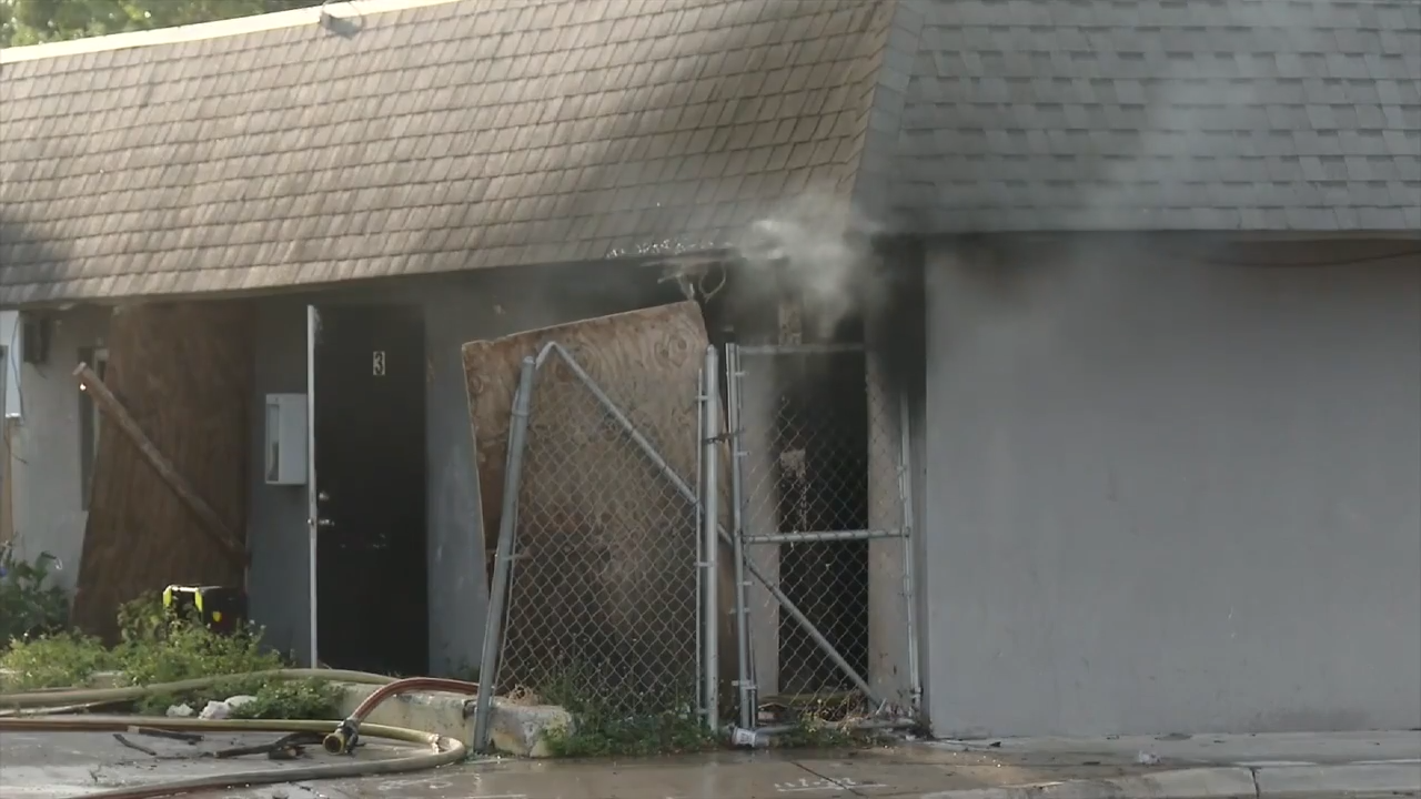 Crews extinguish fire at apartment complex in Lauderhill; no injuries reported