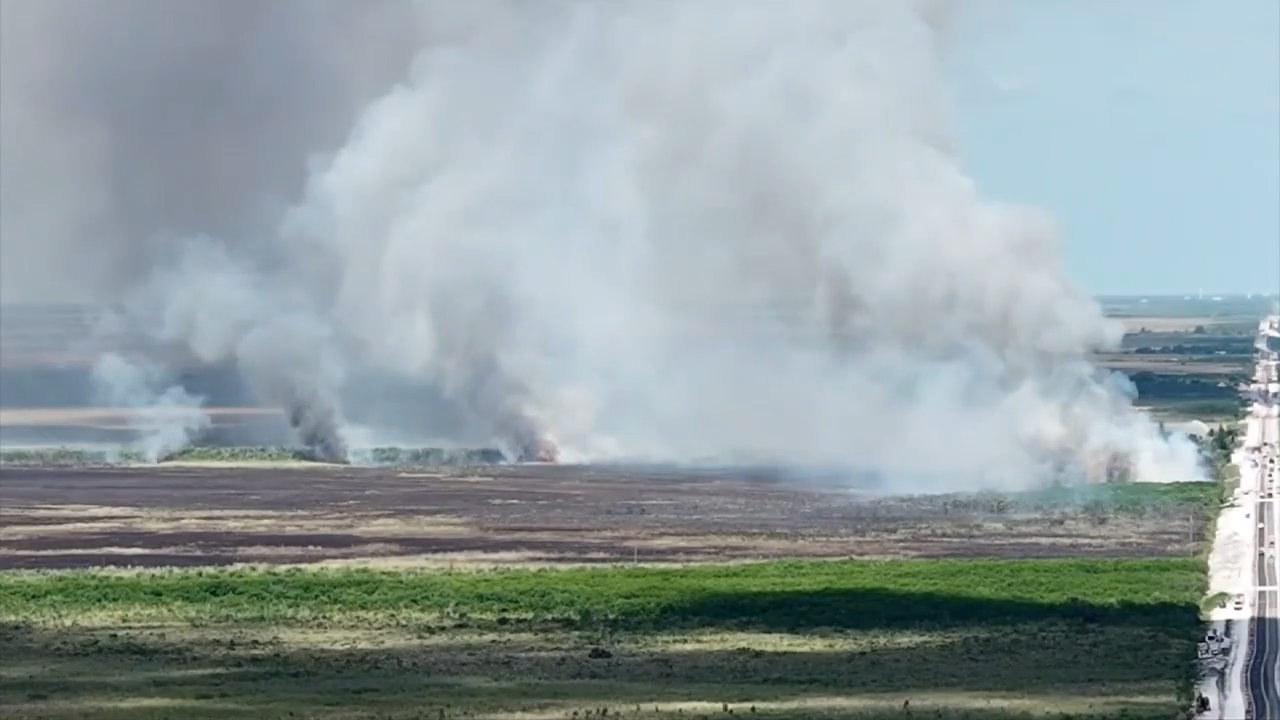 Massive grass fire scorches nearly 9,000 acres as battle stretches into 3rd day in West Miami-Dade
