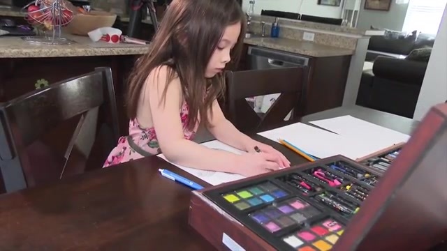 6-year-old Pennsylvania girl holding art auctions to raise money for childhood cancer patients