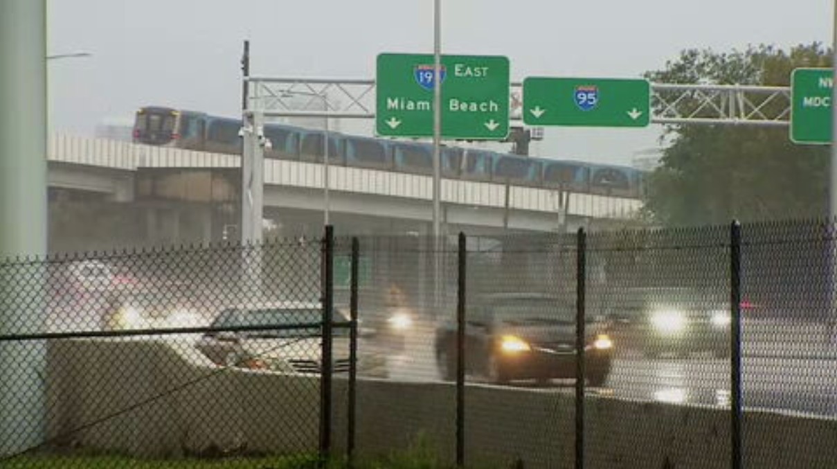 Heavy rain across South Florida snarls morning traffic; flood watch issued for parts of Broward and Miami-Dade