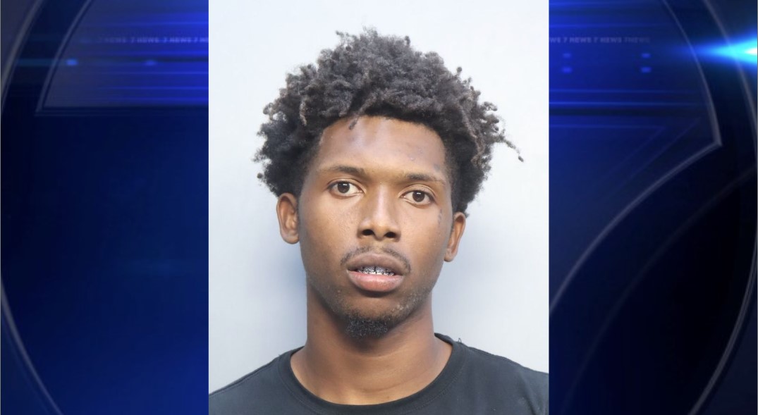 Miami man arrested for allegedly posing as police officer, robbing woman at gunpoint and stealing her car