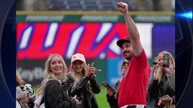Guardians catcher Austin Hedges gets engaged on the field following game – WSVN 7News | Miami News, Weather, Sports | Fort Lauderdale