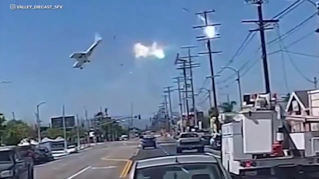Small plane crashes in parking lot of Los Angeles auto store