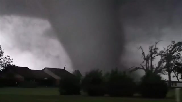 Tornado barrels through Oklahoma, damaging homes and shutting down roads