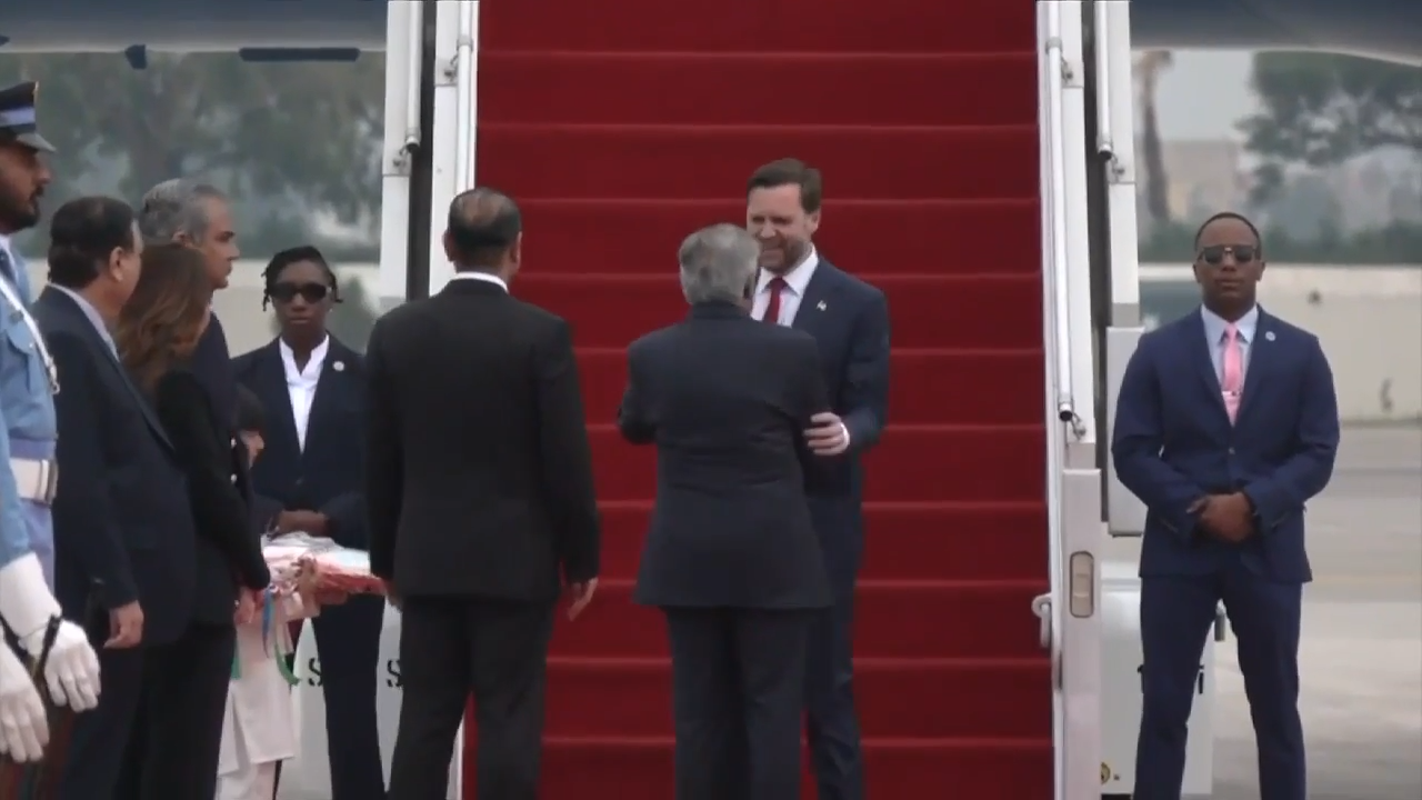 US and Iranian officials meet with mediators in Pakistan as talks kick off despite disagreements