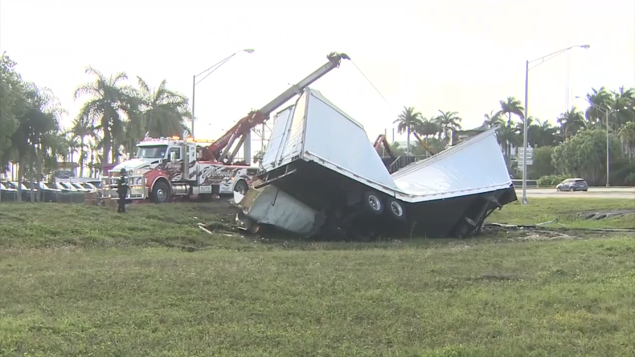 Tractor trailer overturns in Sunrise, shutting down lane of traffic as crews remove vehicle