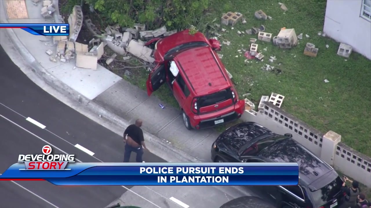Authorities detain driver after pursuit ends in crash near Plantation
