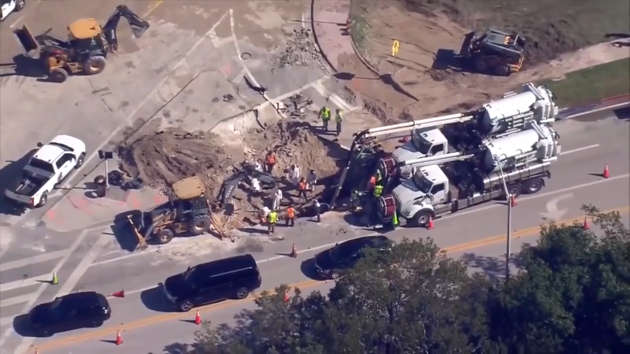 Crews dig hole on South Beach intersection to repair water main break; 1 building under boil water notice