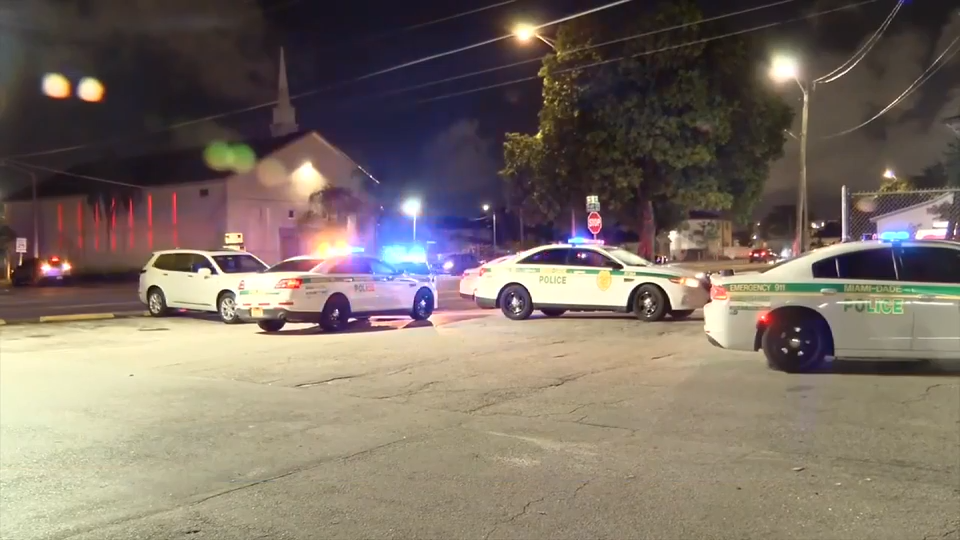 Deputies investigating shooting in NW Miami-Dade that left a man in critical condition
