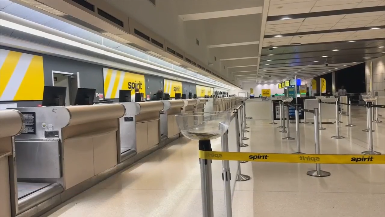 Airlines step in to help stranded passengers following Spirit Airlines shutdown