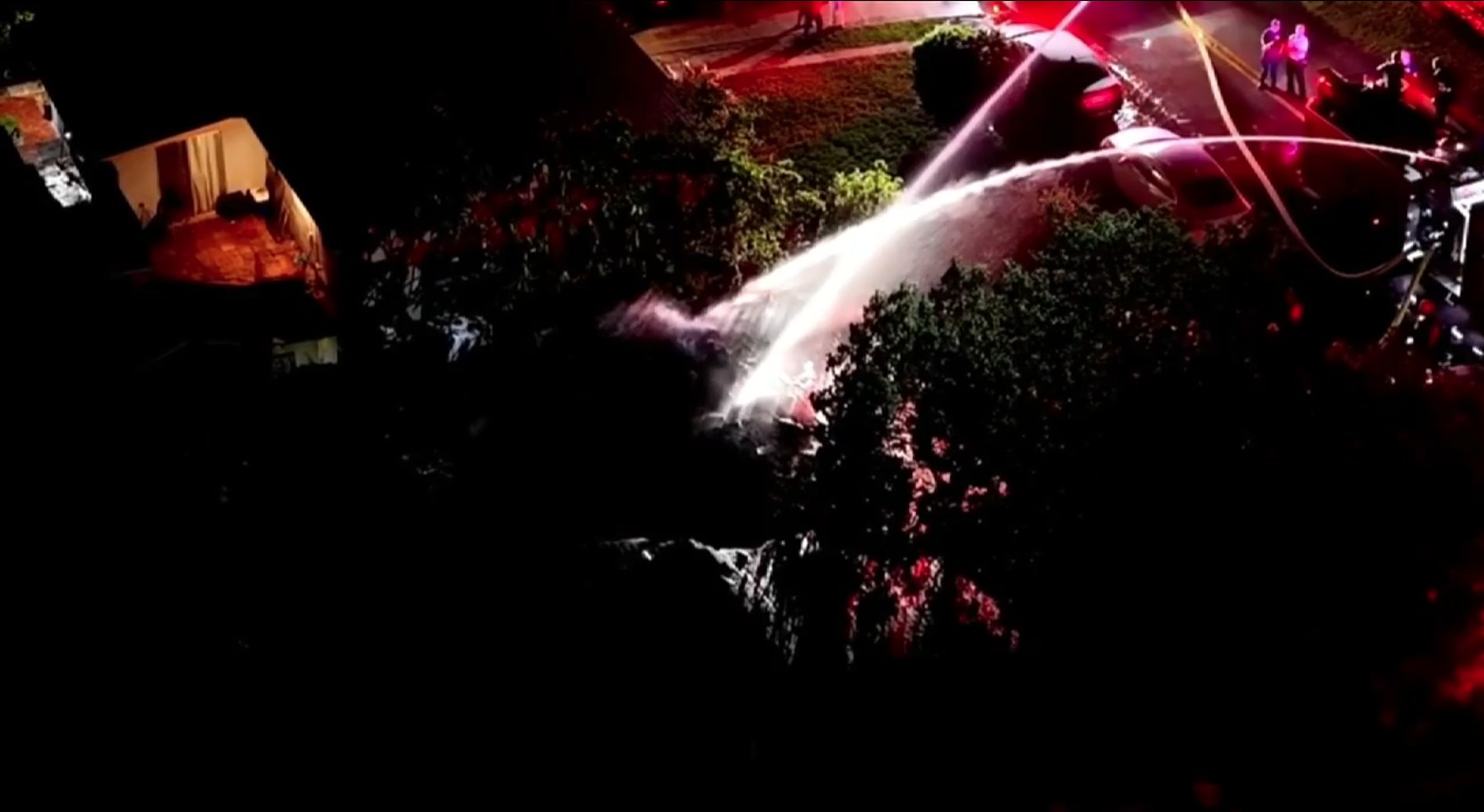 wsvn.com - Rubén Rosario - Crews put out overnight house fire in Hollywood; no injuries reported - WSVN 7News | Miami News, Weather, Sports | Fort Lauderdale
