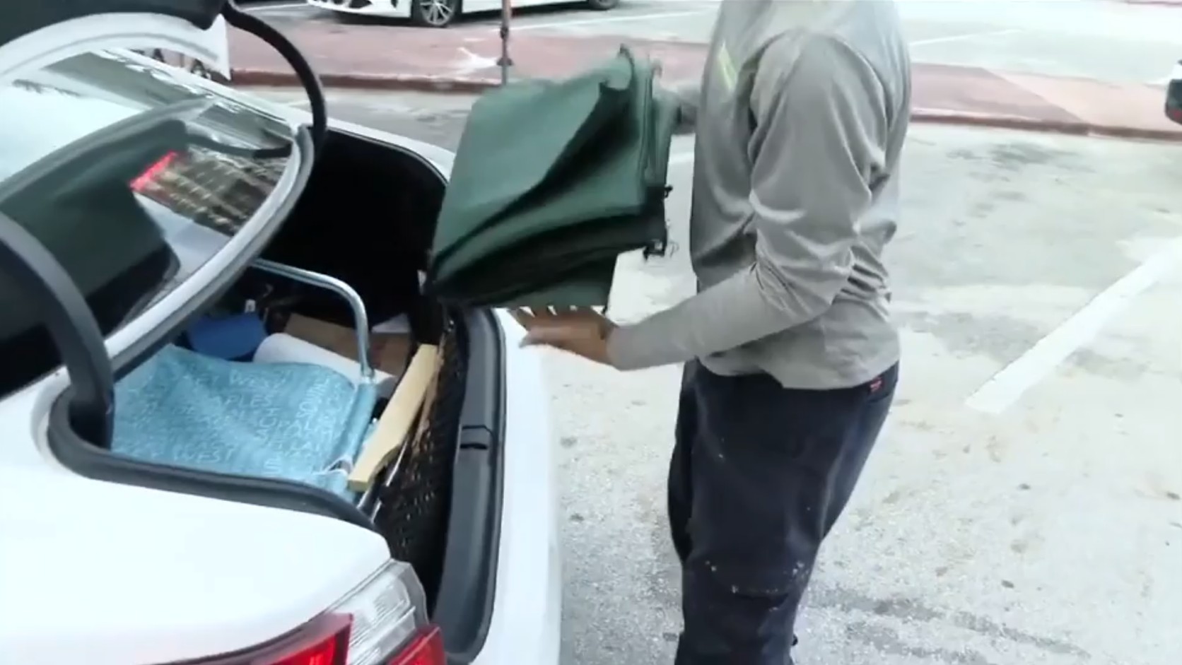 Miami Beach offering bags filled with silica gel beads as alternative to sandbags ahead of hurricane season