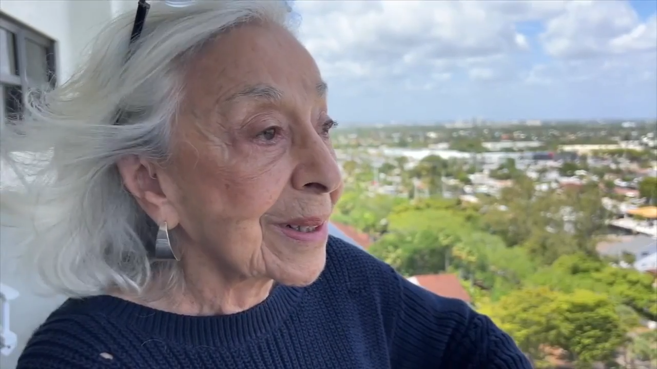 94-year-old woman convinced to buy braces