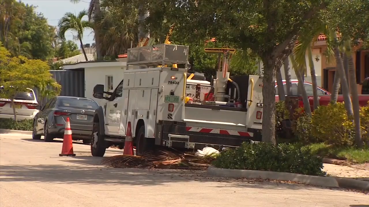 Gas leak shuts down street in North Bay Village
