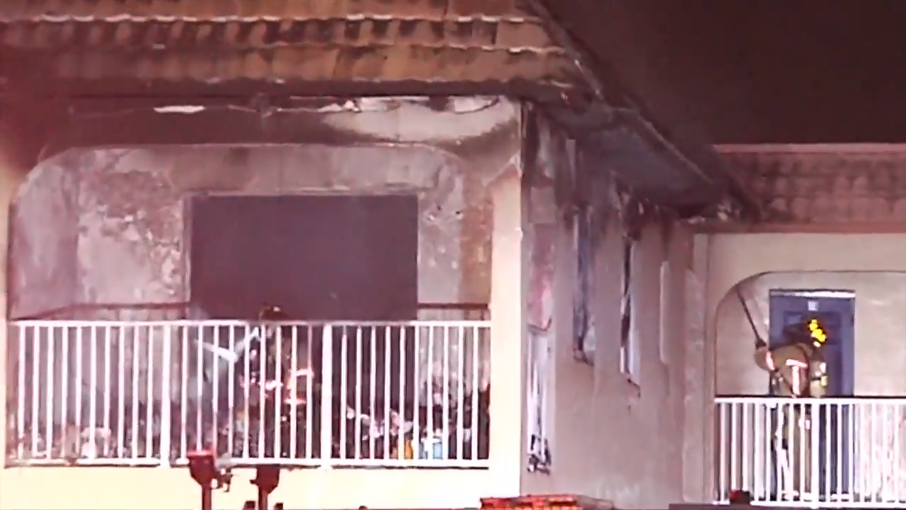 Fire crews extinguish apartment fire in Sunrise; no injuries reported
