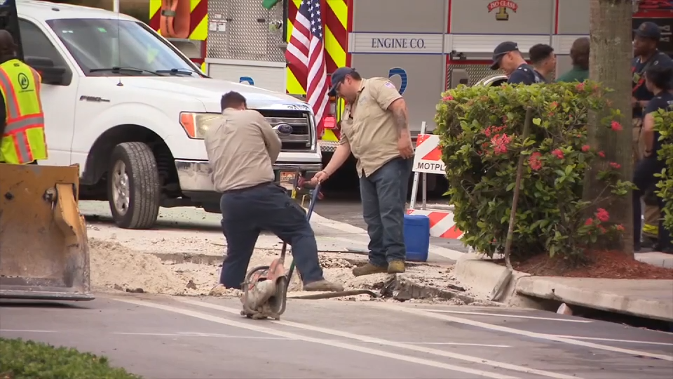 Crews work to fix gas leak in Fort Lauderdale, shutting down EB lanes of Las Olas Blvd.