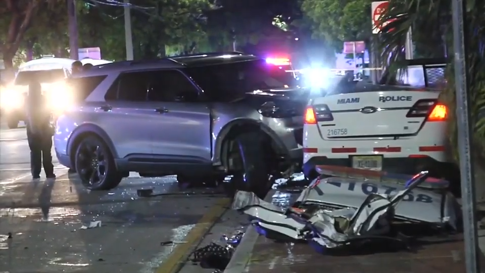 Miami Police officer hospitalized after crash involving anot